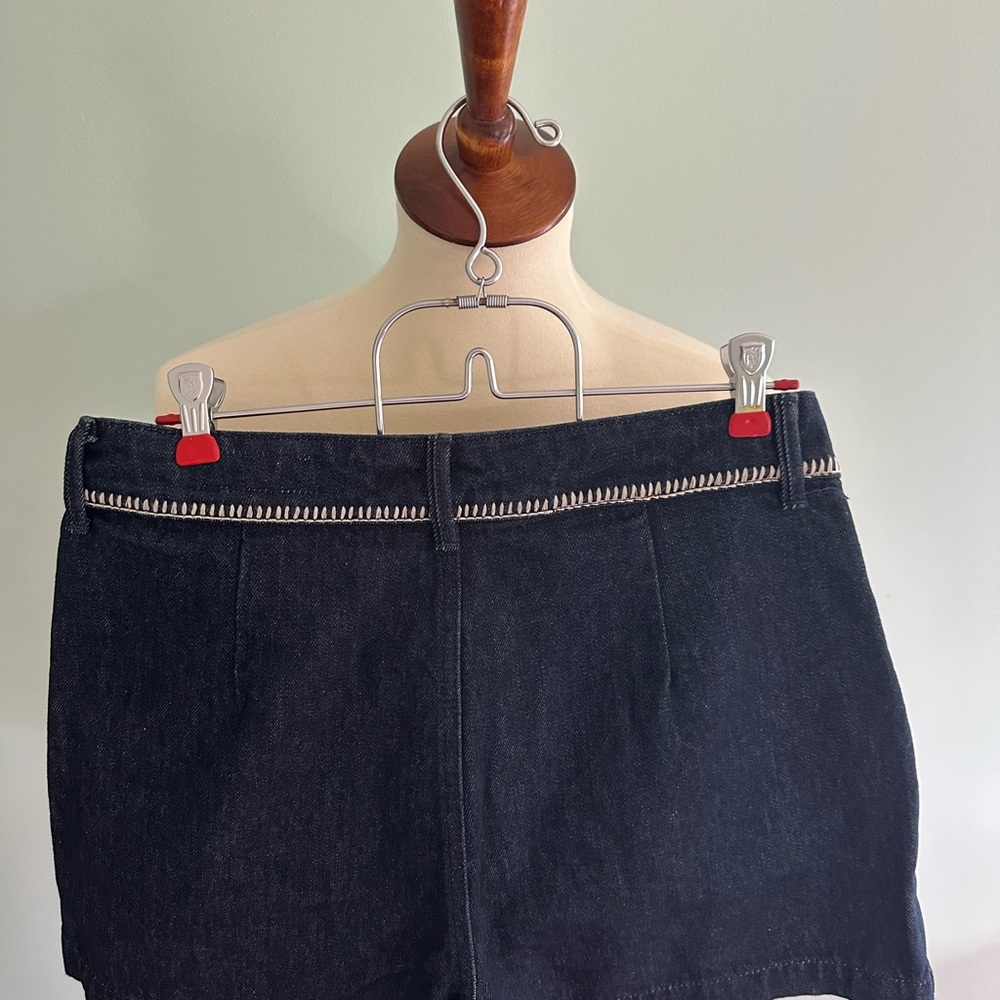 Zara Black Denim Shorts with White Stitching - Picture 2 of 2